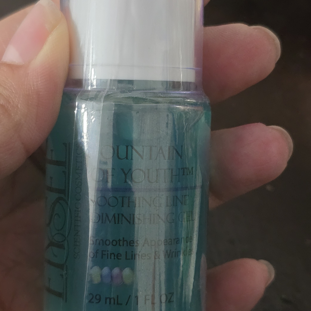 Youth Skincare Set with Blue and Silver Packaging - Picture 13 of 13
